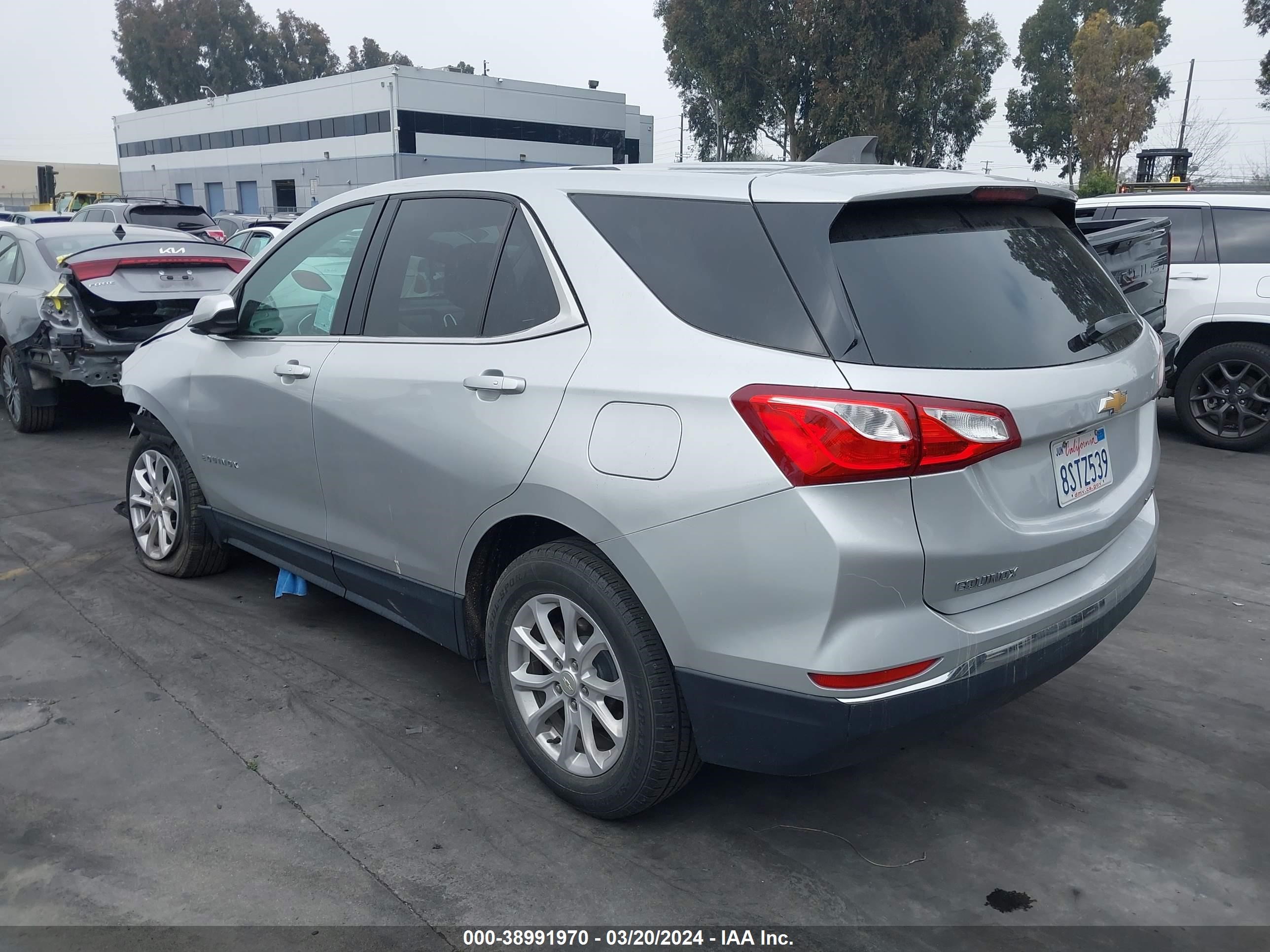 Photo 2 VIN: 3GNAXSEV6JS575947 - CHEVROLET EQUINOX 