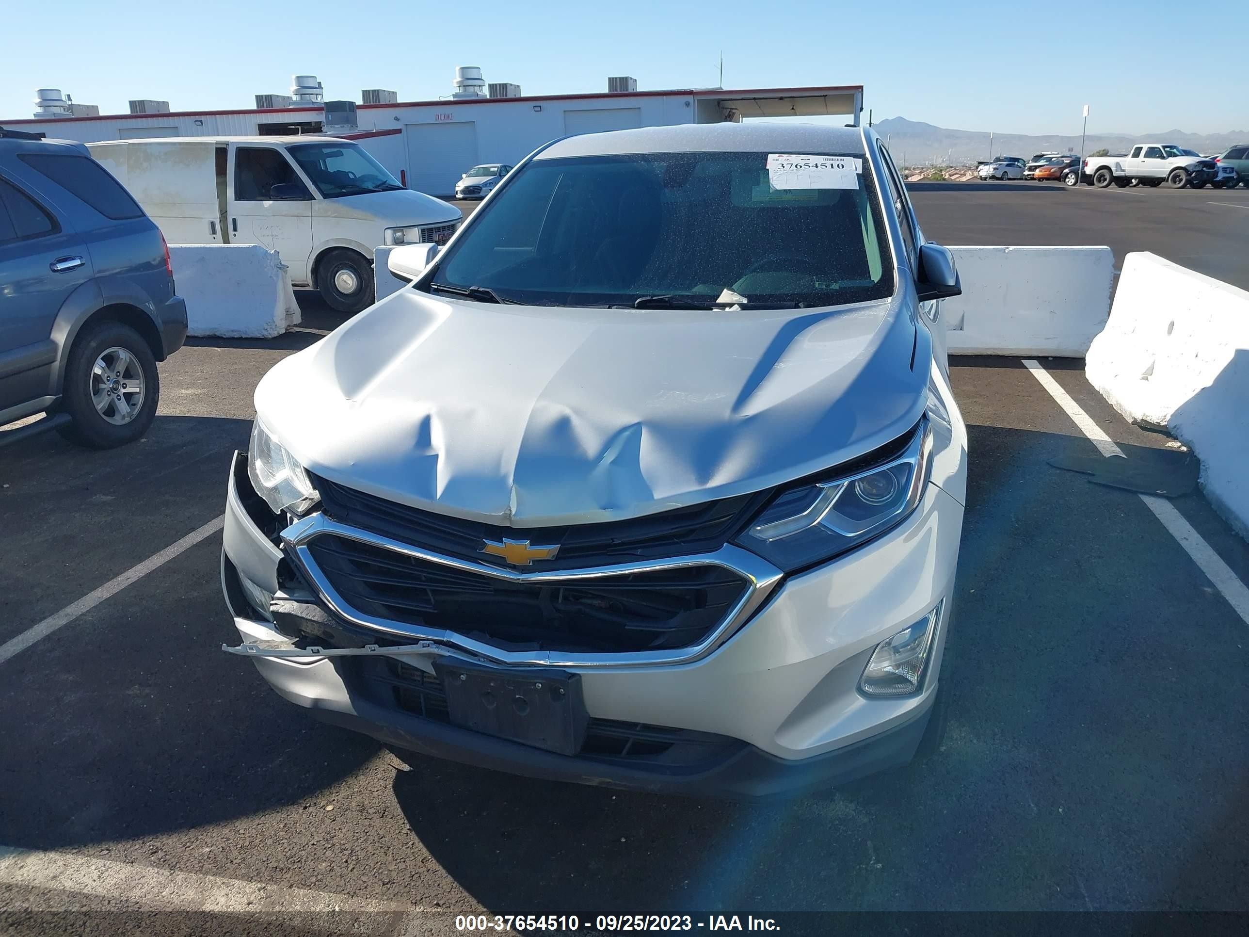 Photo 10 VIN: 3GNAXSEV6JS591095 - CHEVROLET EQUINOX 