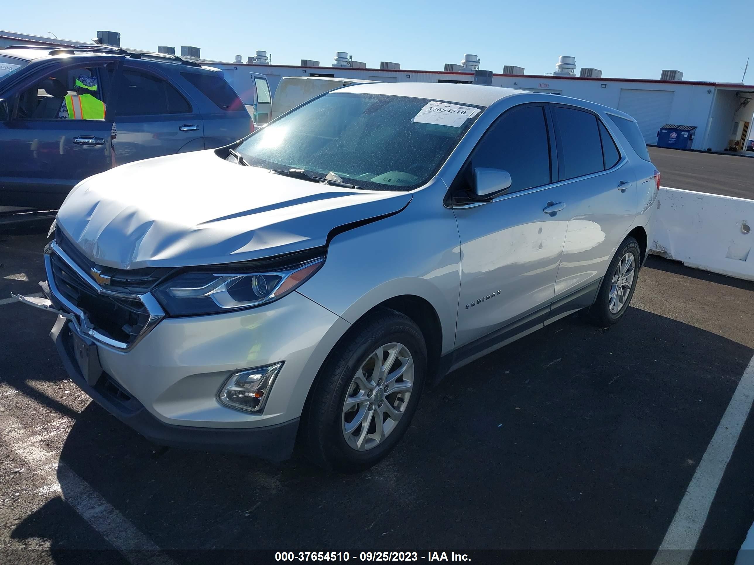 Photo 12 VIN: 3GNAXSEV6JS591095 - CHEVROLET EQUINOX 