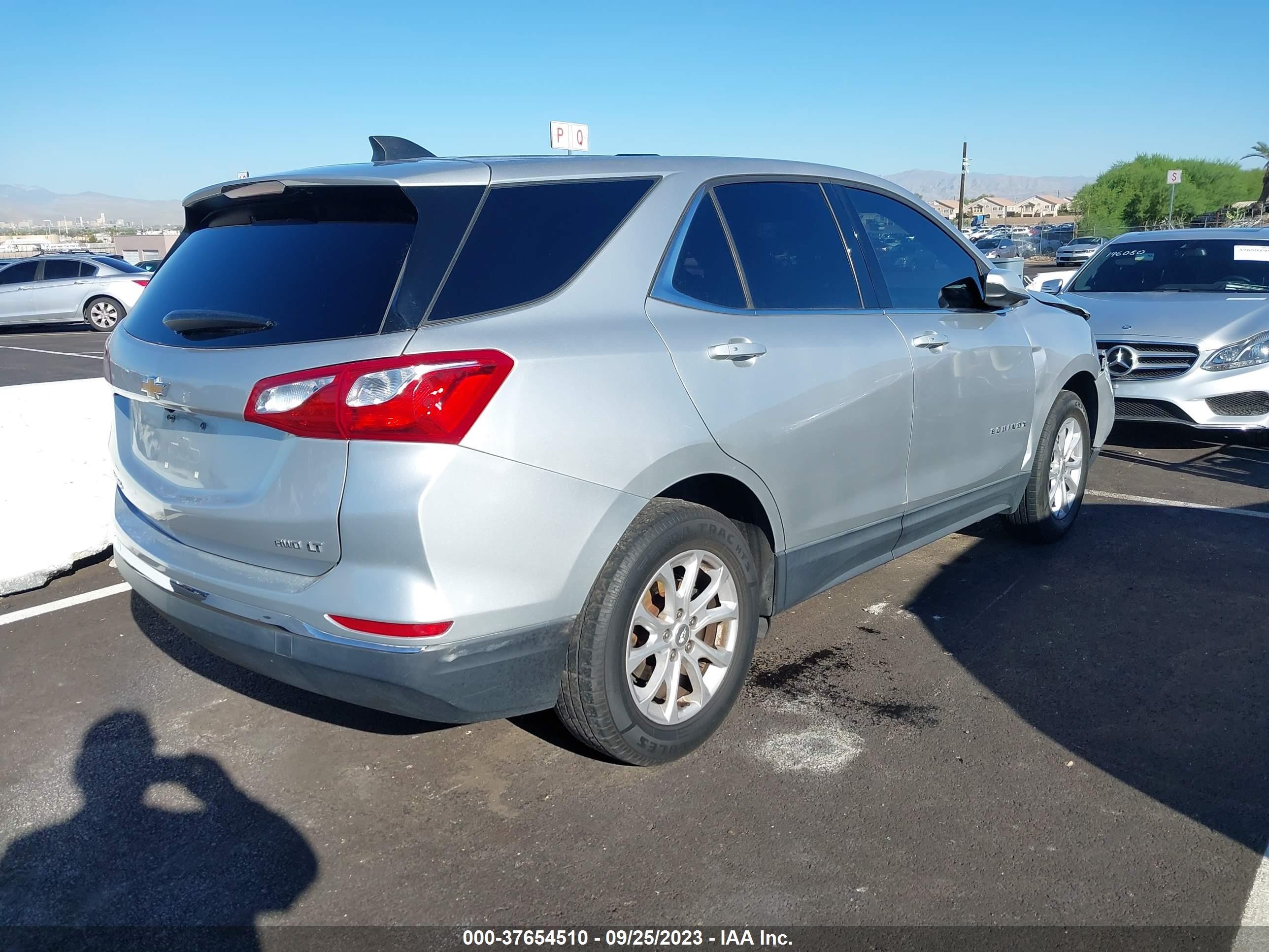 Photo 3 VIN: 3GNAXSEV6JS591095 - CHEVROLET EQUINOX 