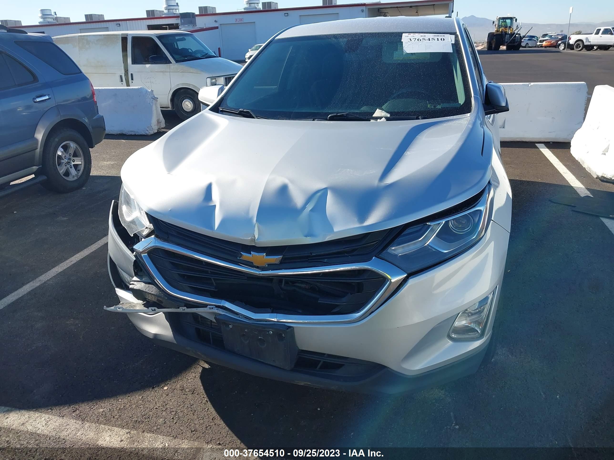 Photo 5 VIN: 3GNAXSEV6JS591095 - CHEVROLET EQUINOX 