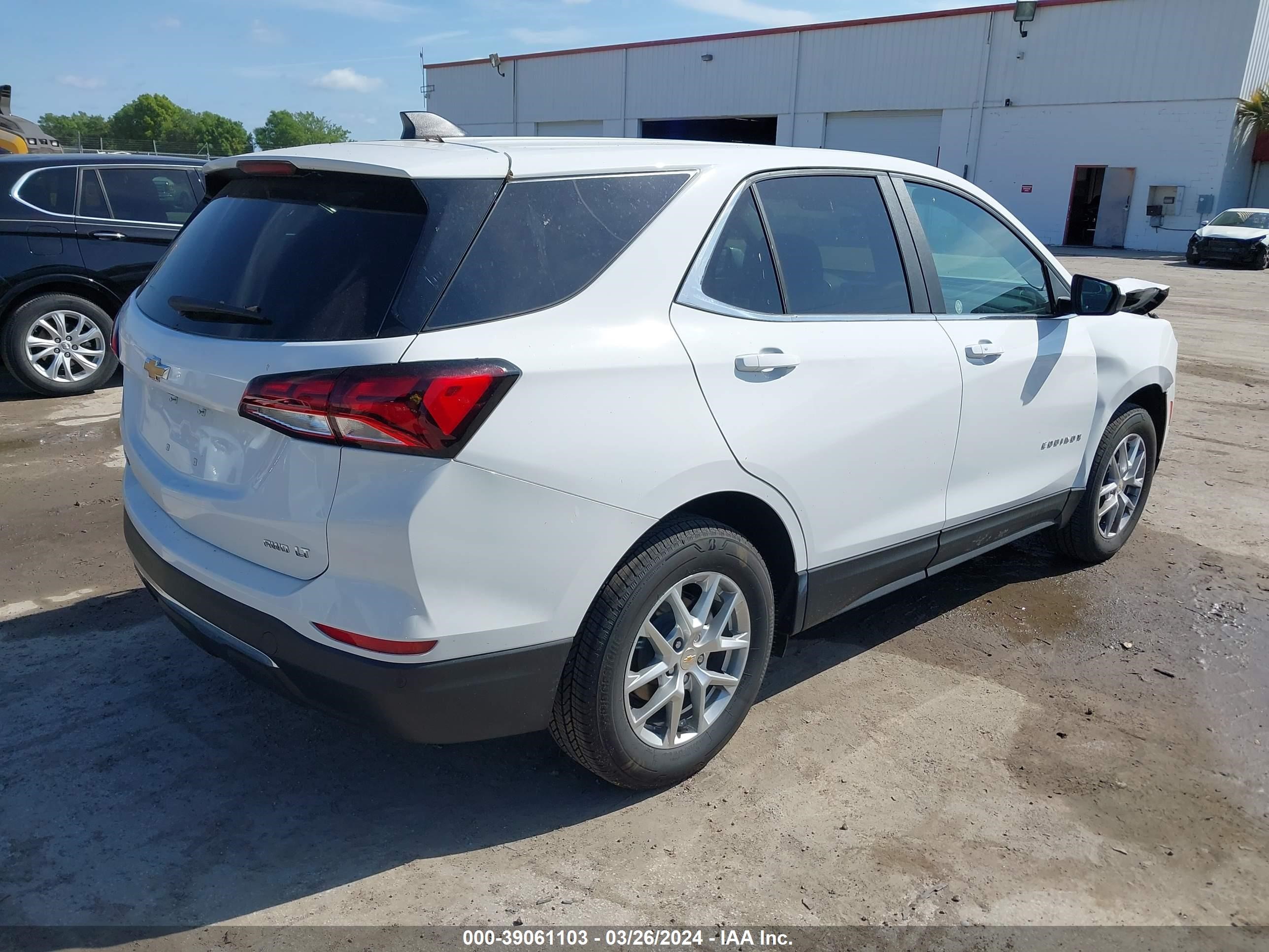 Photo 3 VIN: 3GNAXUEG2RL239814 - CHEVROLET EQUINOX 