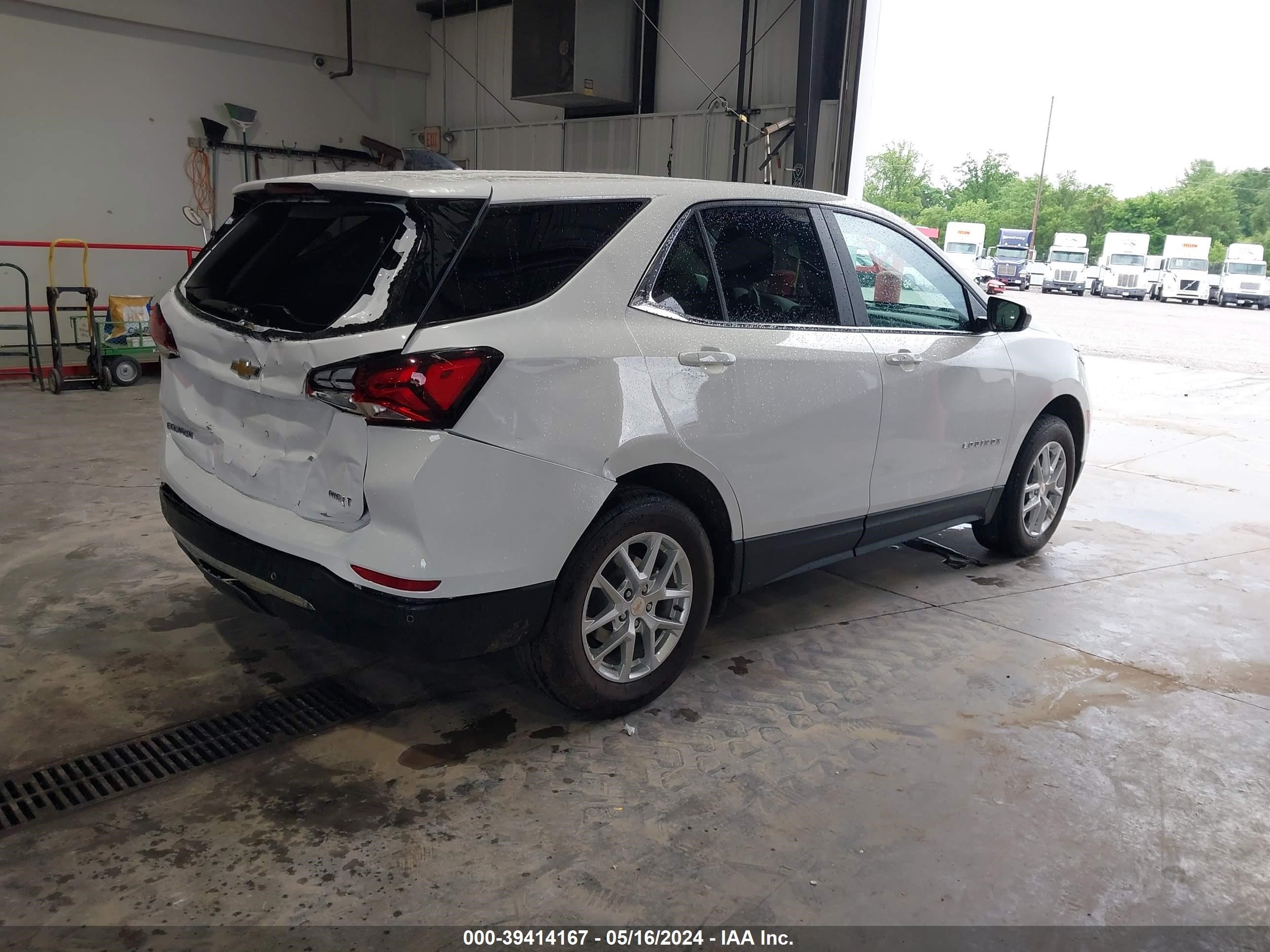 Photo 3 VIN: 3GNAXUEG5RL220657 - CHEVROLET EQUINOX 