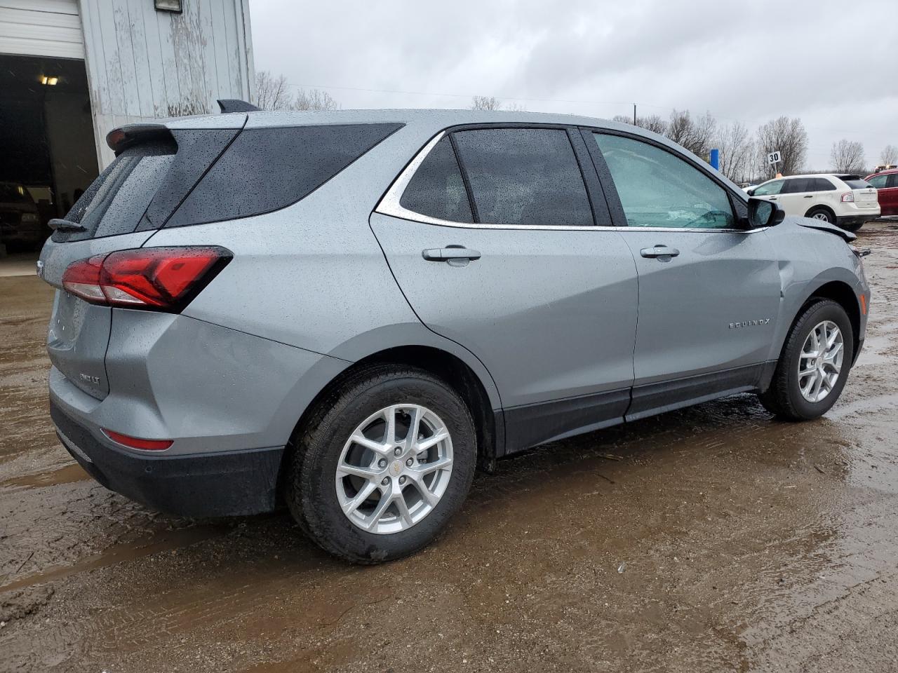 Photo 2 VIN: 3GNAXUEG6RL279779 - CHEVROLET EQUINOX 