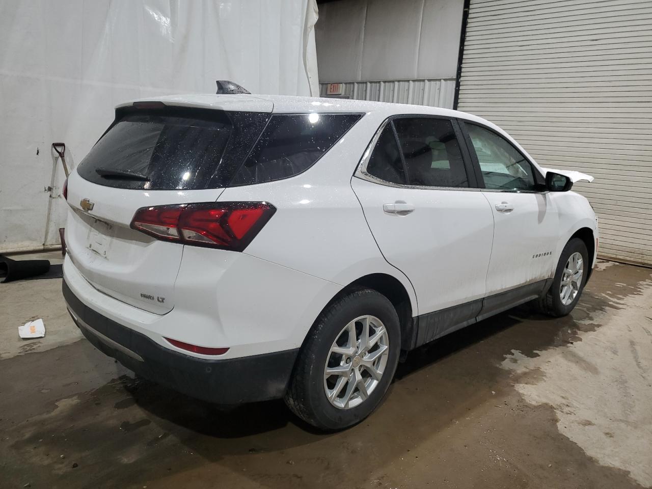 Photo 2 VIN: 3GNAXUEV5NL256065 - CHEVROLET EQUINOX 