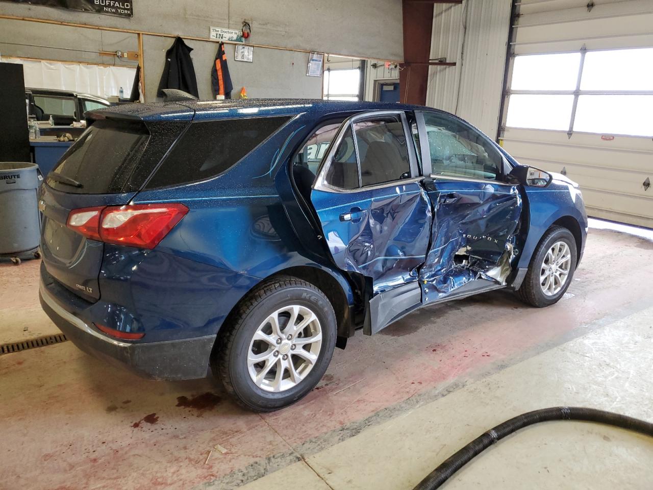 Photo 2 VIN: 3GNAXUEV9ML321417 - CHEVROLET EQUINOX 