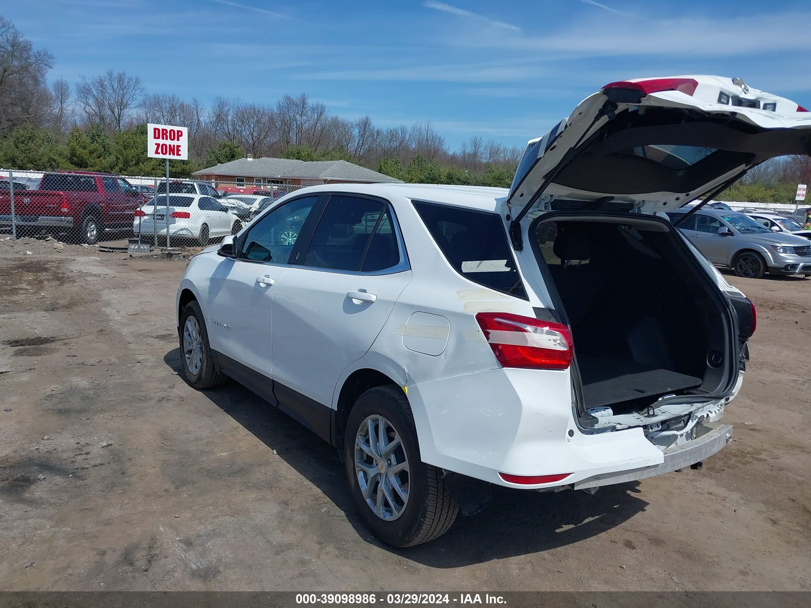 Photo 3 VIN: 3GNAXUEV9MS126813 - CHEVROLET EQUINOX 