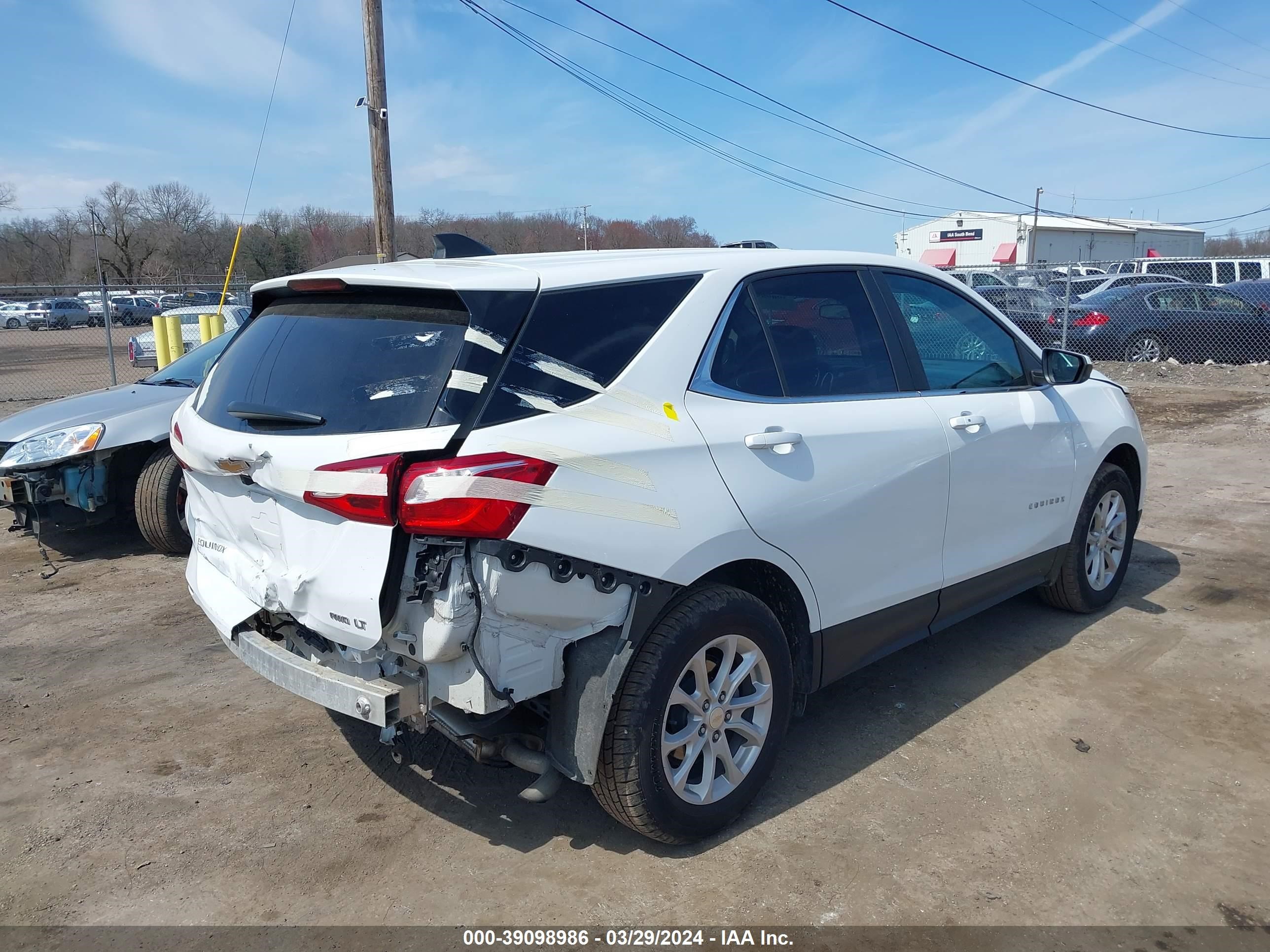 Photo 4 VIN: 3GNAXUEV9MS126813 - CHEVROLET EQUINOX 