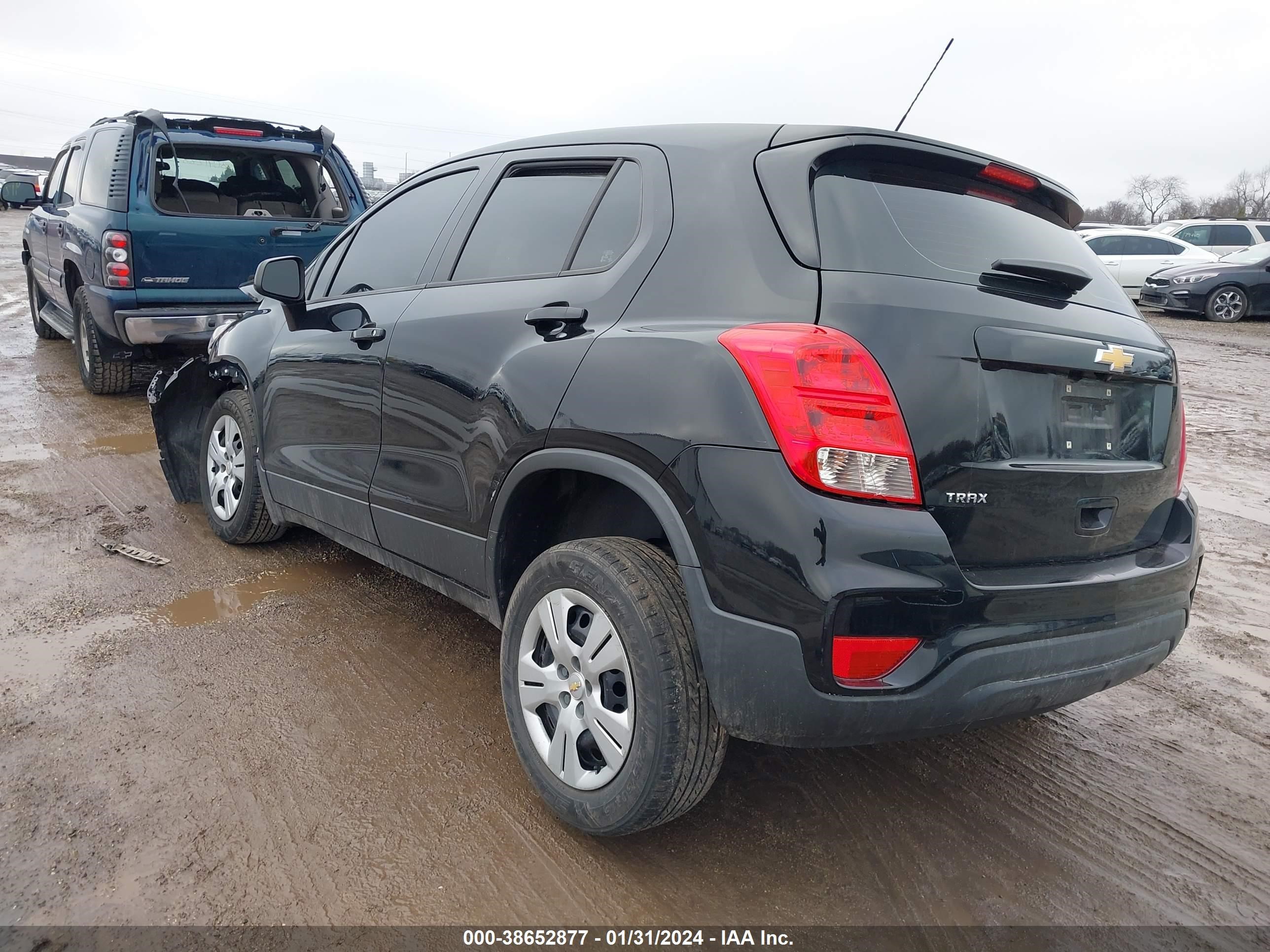 Photo 2 VIN: 3GNCJKSB0JL205561 - CHEVROLET TRAX 