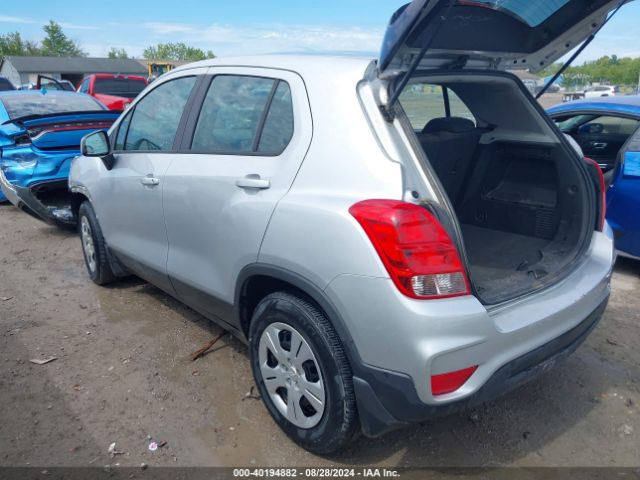 Photo 2 VIN: 3GNCJKSB0JL411494 - CHEVROLET TRAX 