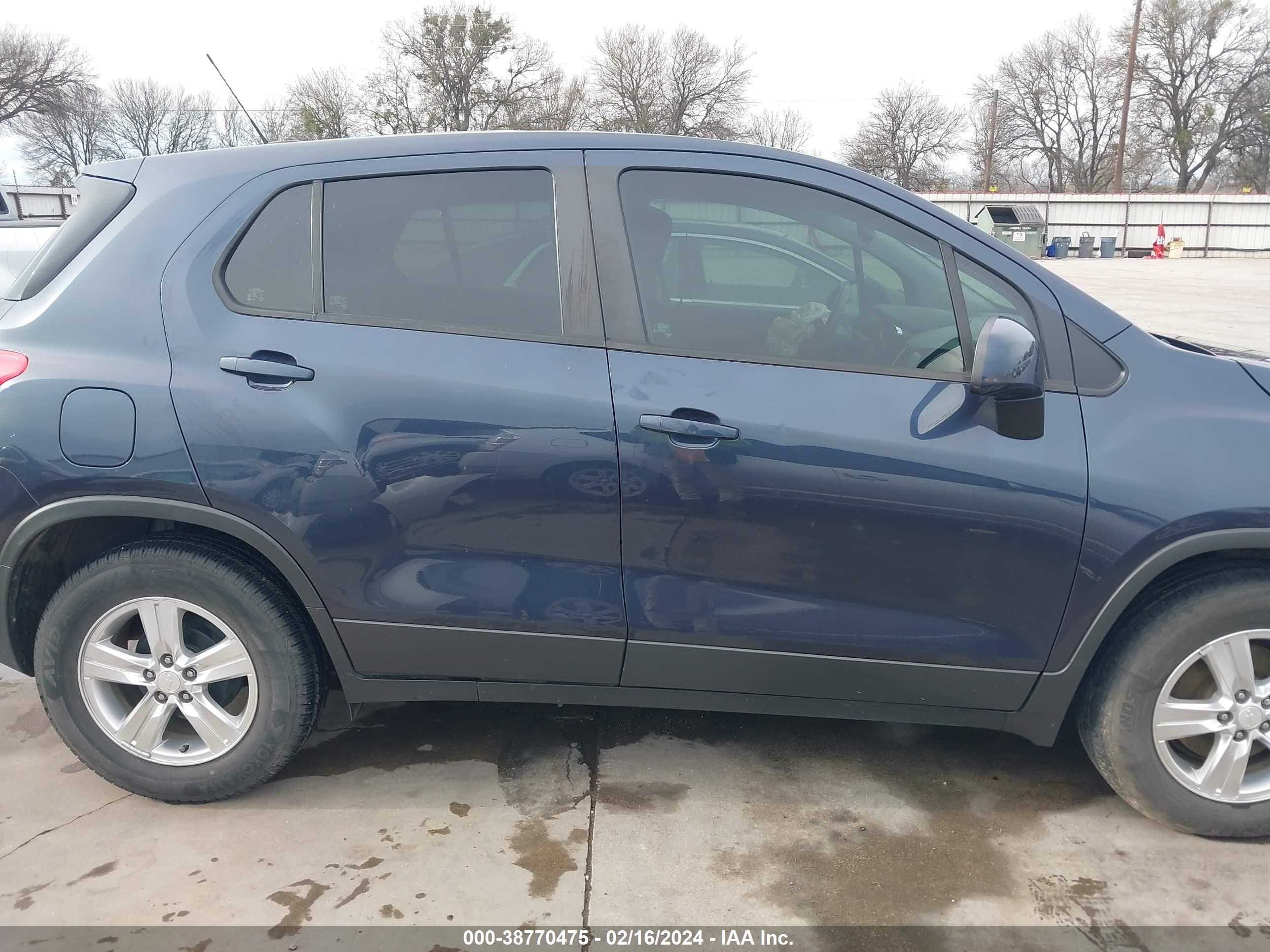 Photo 11 VIN: 3GNCJKSB0KL235922 - CHEVROLET TRAX 