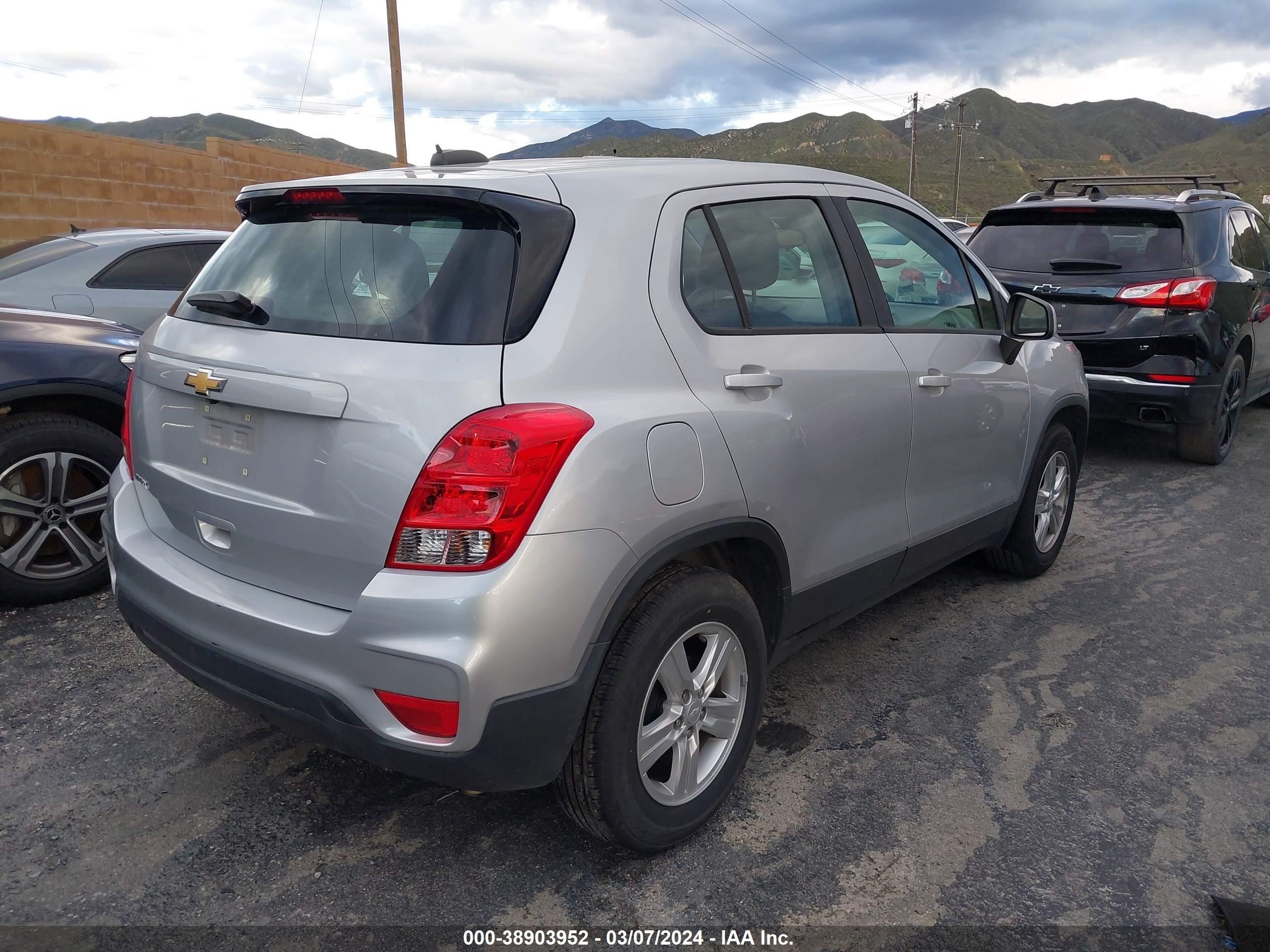 Photo 3 VIN: 3GNCJKSB0KL317200 - CHEVROLET TRAX 