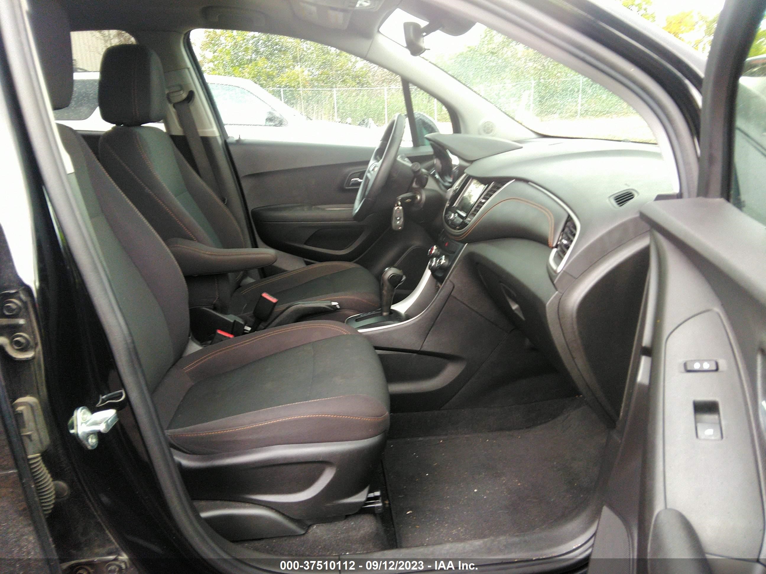 Photo 4 VIN: 3GNCJKSB0KL333185 - CHEVROLET TRAX 