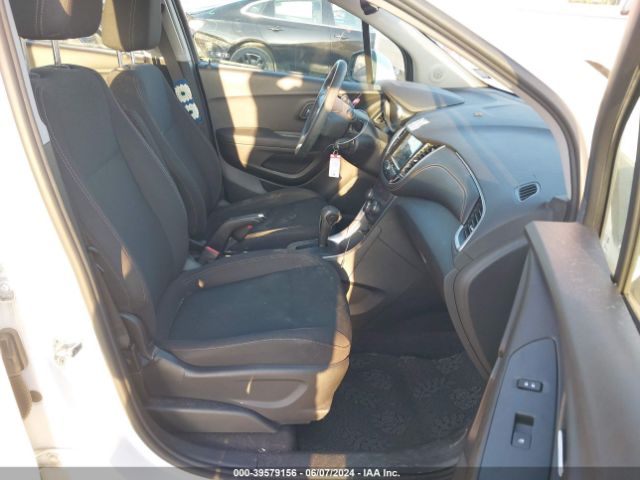 Photo 4 VIN: 3GNCJKSB1JL185319 - CHEVROLET TRAX 