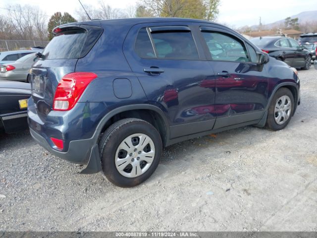 Photo 3 VIN: 3GNCJKSB1JL377601 - CHEVROLET TRAX 