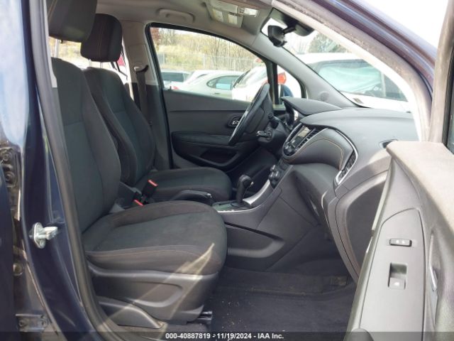 Photo 4 VIN: 3GNCJKSB1JL377601 - CHEVROLET TRAX 