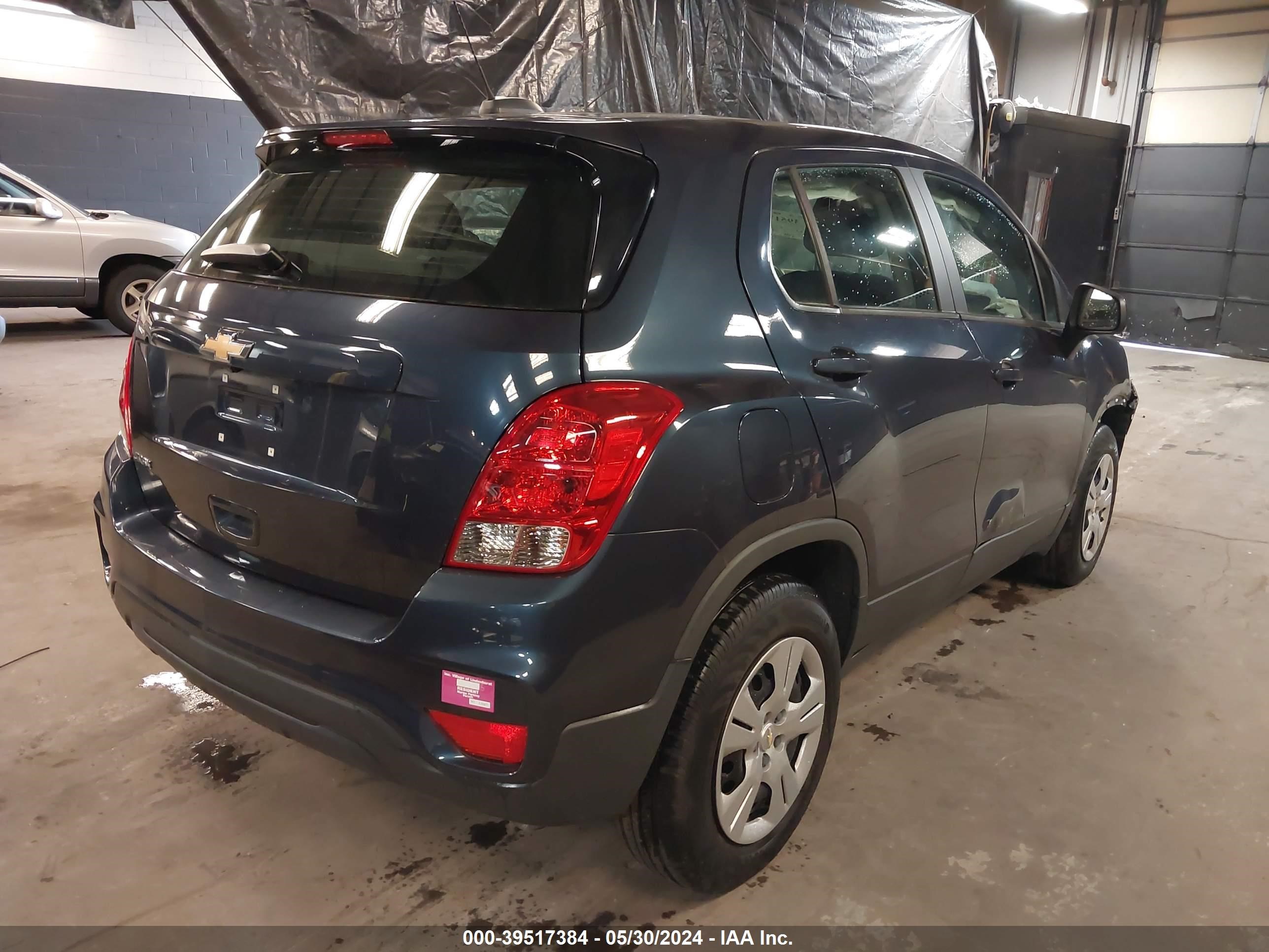 Photo 3 VIN: 3GNCJKSB1JL405283 - CHEVROLET TRAX 