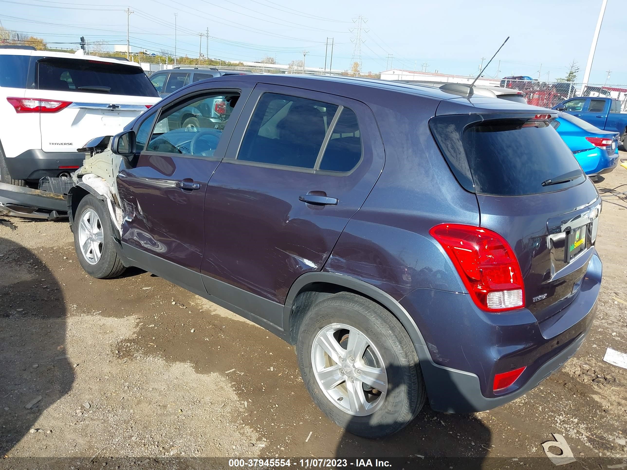 Photo 2 VIN: 3GNCJKSB1KL272378 - CHEVROLET TRAX 