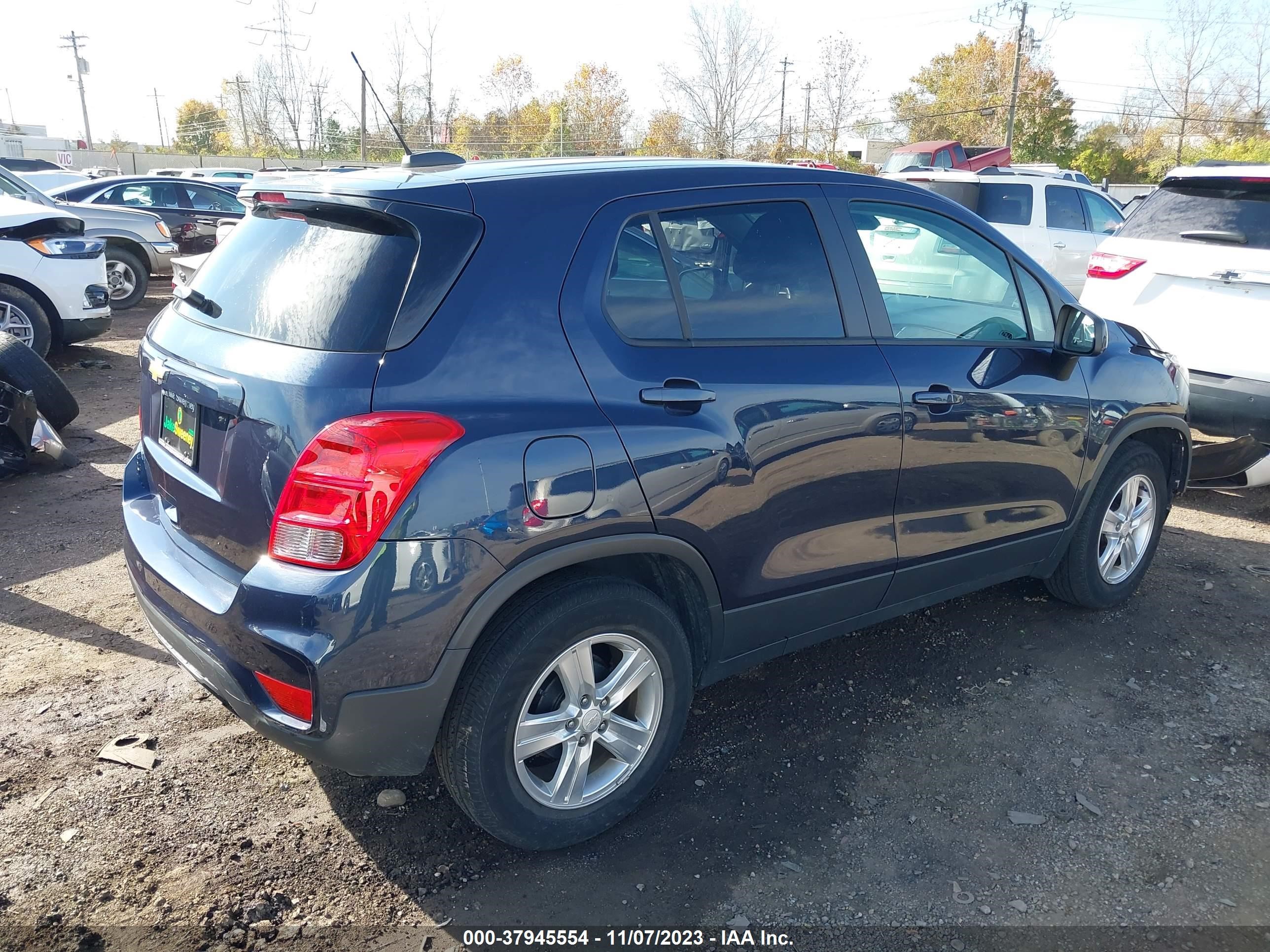 Photo 3 VIN: 3GNCJKSB1KL272378 - CHEVROLET TRAX 