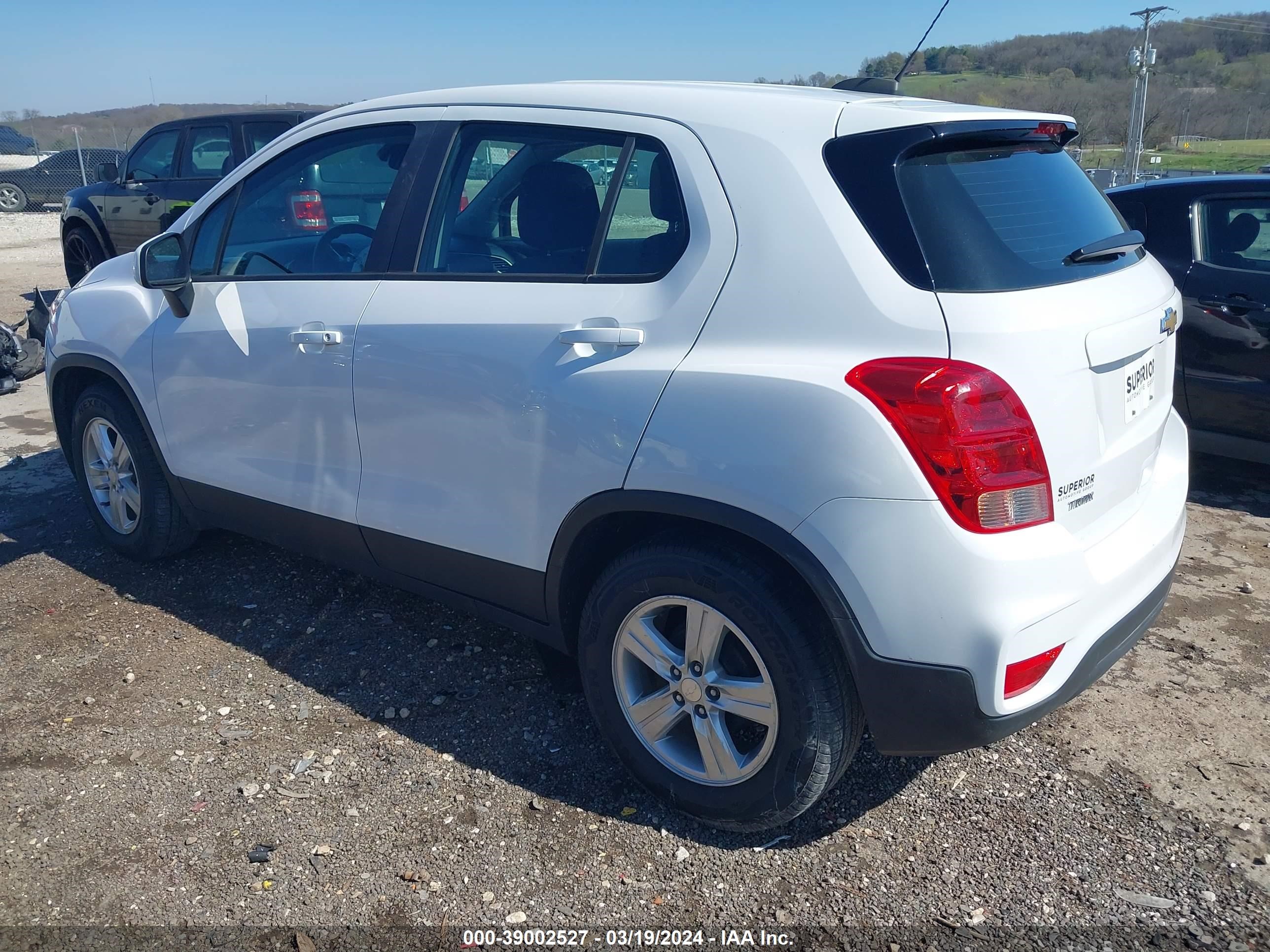 Photo 2 VIN: 3GNCJKSB1KL297541 - CHEVROLET TRAX 