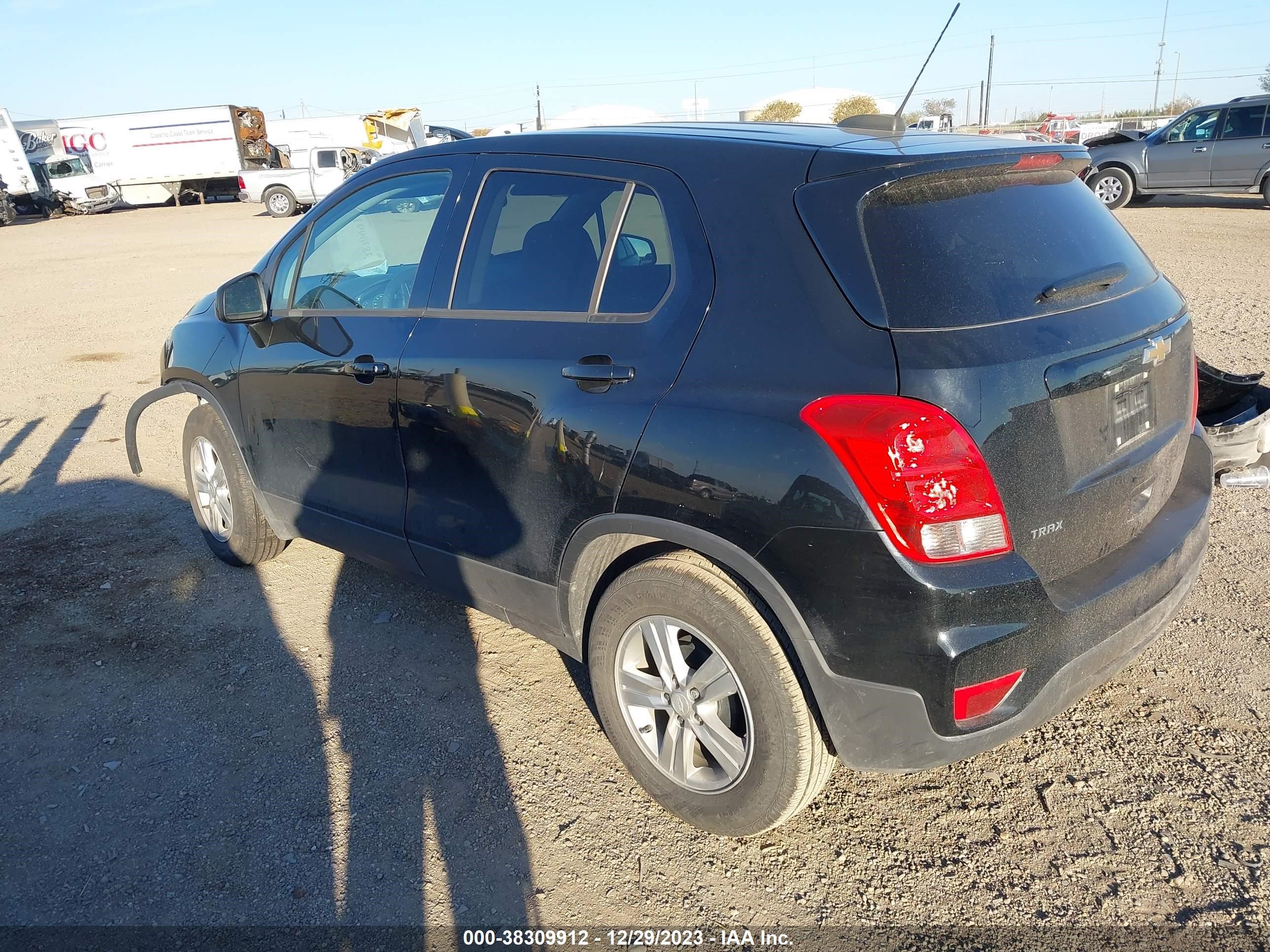 Photo 2 VIN: 3GNCJKSB1LL125432 - CHEVROLET TRAX 