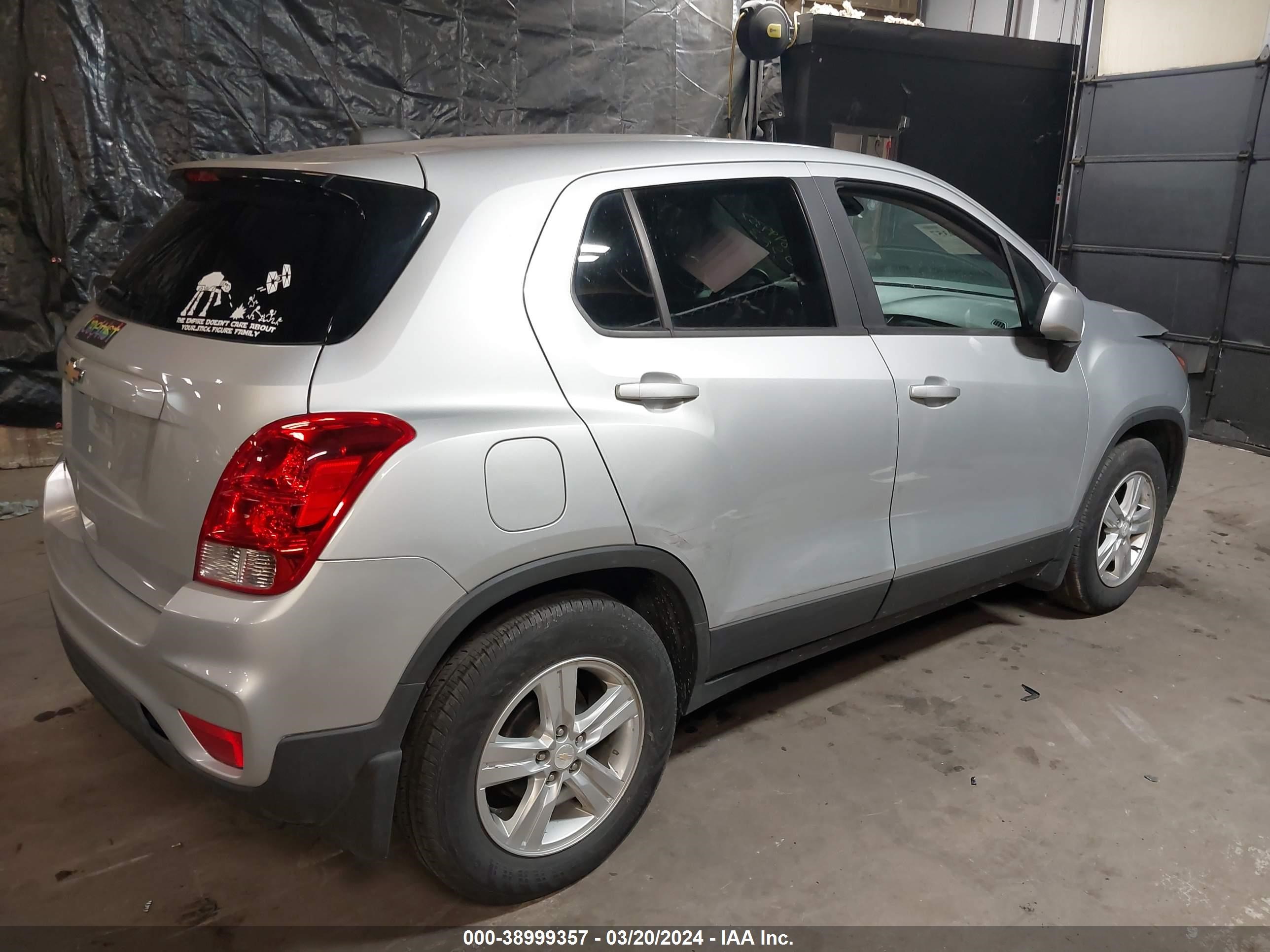 Photo 3 VIN: 3GNCJKSB1LL197358 - CHEVROLET TRAX 