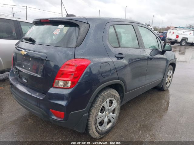 Photo 3 VIN: 3GNCJKSB2JL171106 - CHEVROLET TRAX 