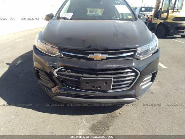 Photo 5 VIN: 3GNCJKSB2JL240960 - CHEVROLET TRAX 