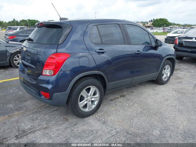 Photo 3 VIN: 3GNCJKSB2JL276891 - CHEVROLET TRAX 