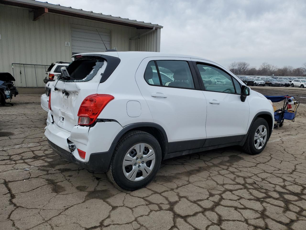 Photo 2 VIN: 3GNCJKSB2JL371712 - CHEVROLET TRAX 