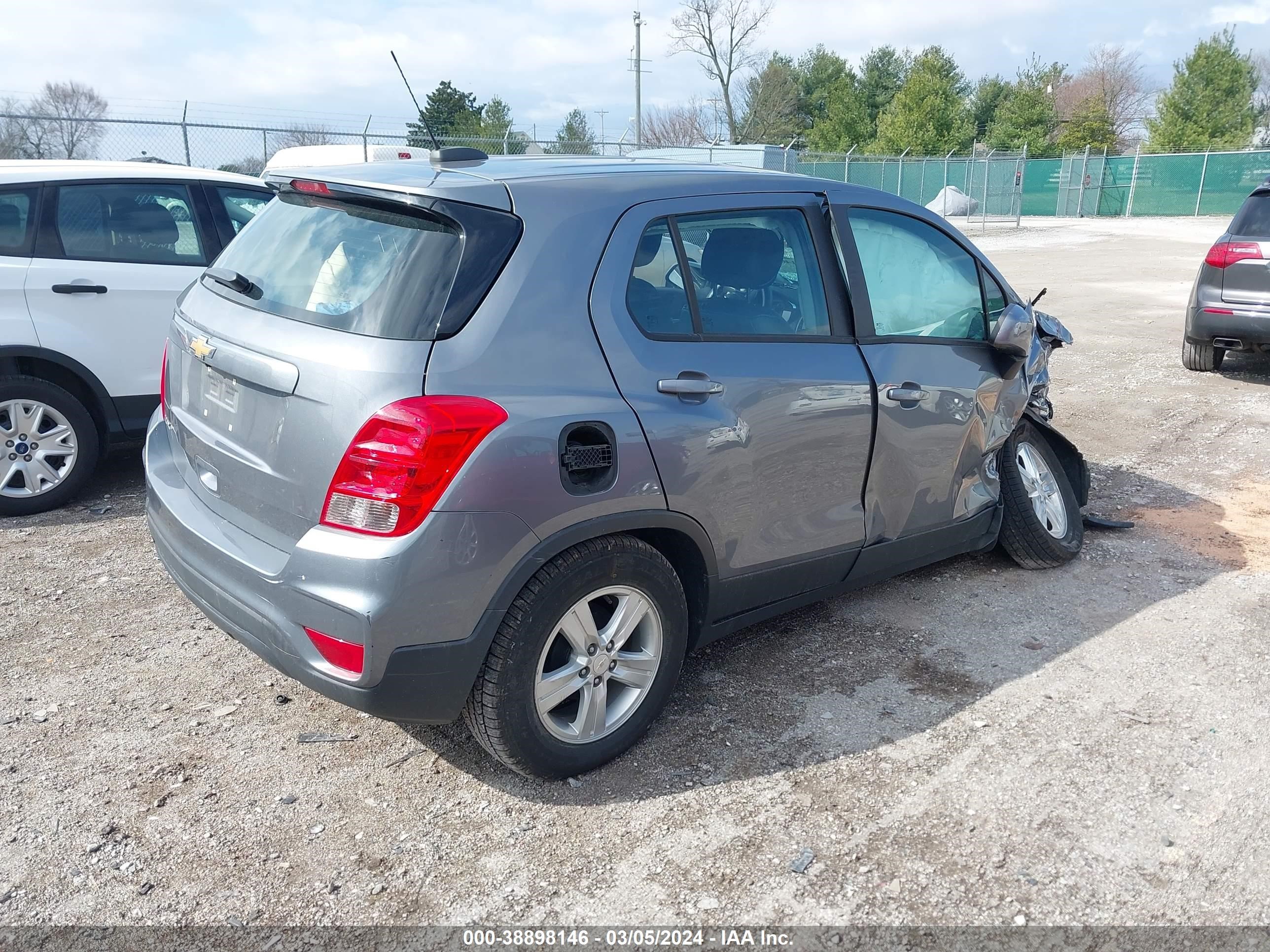 Photo 3 VIN: 3GNCJKSB2LL157113 - CHEVROLET TRAX 