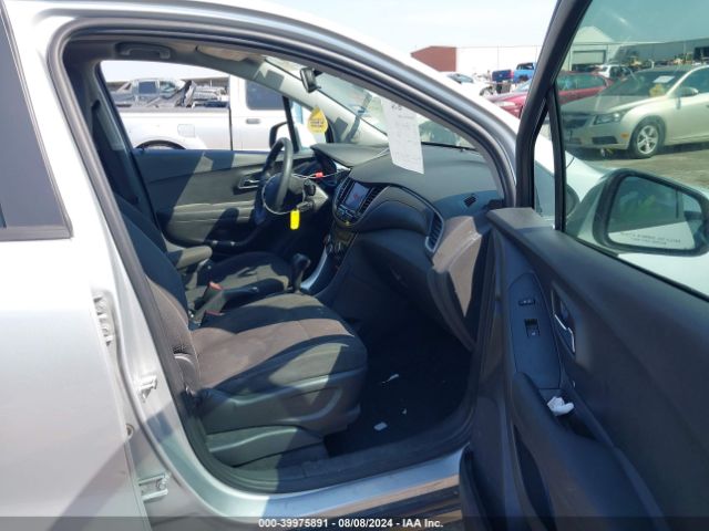 Photo 4 VIN: 3GNCJKSB2LL308421 - CHEVROLET TRAX 