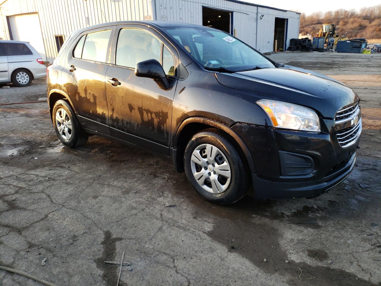 Photo 3 VIN: 3GNCJKSB3FL252347 - CHEVROLET TRAX 