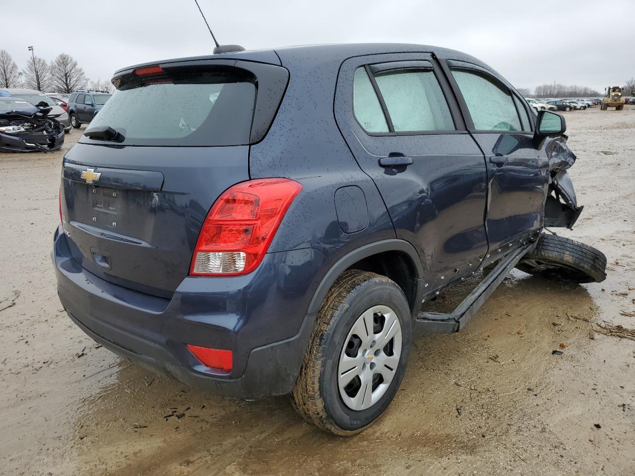 Photo 2 VIN: 3GNCJKSB3JL260425 - CHEVROLET TRAX 