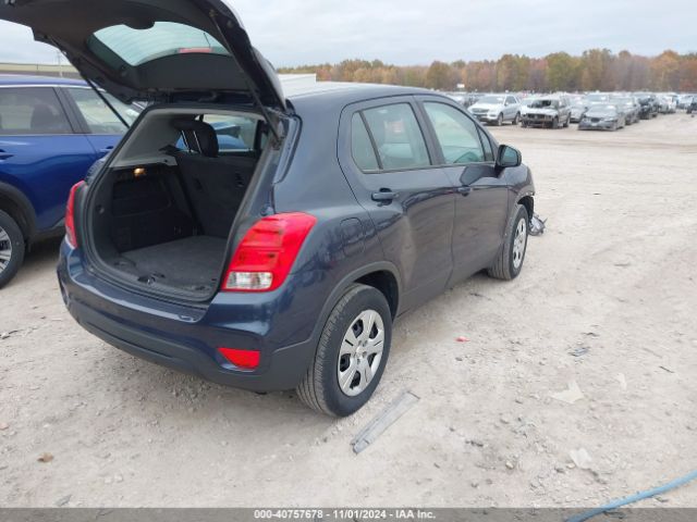 Photo 3 VIN: 3GNCJKSB3JL331350 - CHEVROLET TRAX 