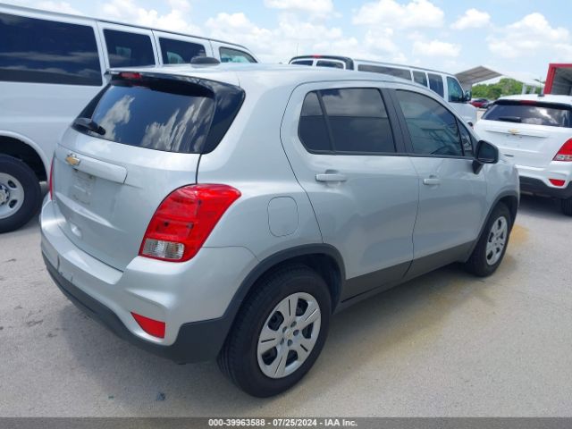 Photo 3 VIN: 3GNCJKSB3JL352411 - CHEVROLET TRAX 