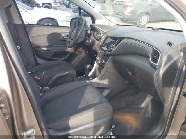 Photo 4 VIN: 3GNCJKSB3JL357284 - CHEVROLET TRAX 