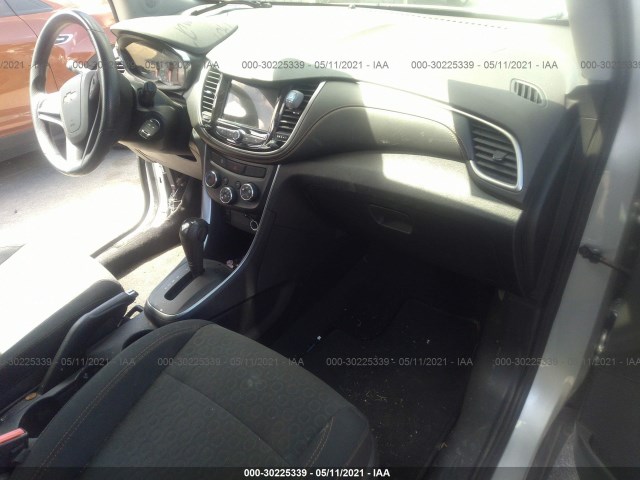 Photo 4 VIN: 3GNCJKSB3JL365045 - CHEVROLET TRAX 