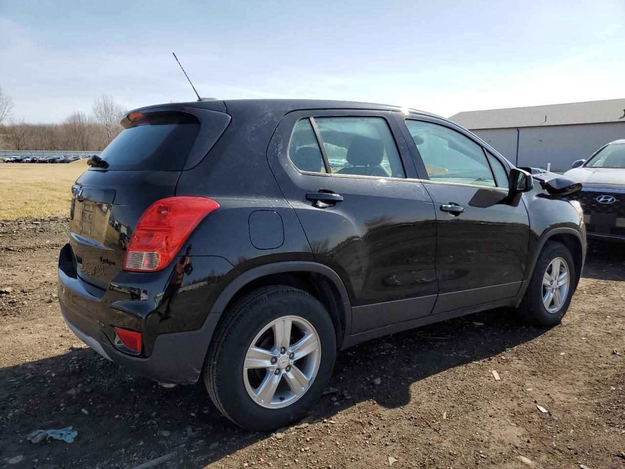 Photo 2 VIN: 3GNCJKSB3KL223196 - CHEVROLET TRAX 