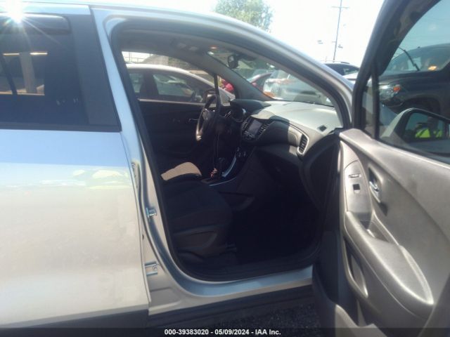 Photo 4 VIN: 3GNCJKSB3LL186510 - CHEVROLET TRAX 