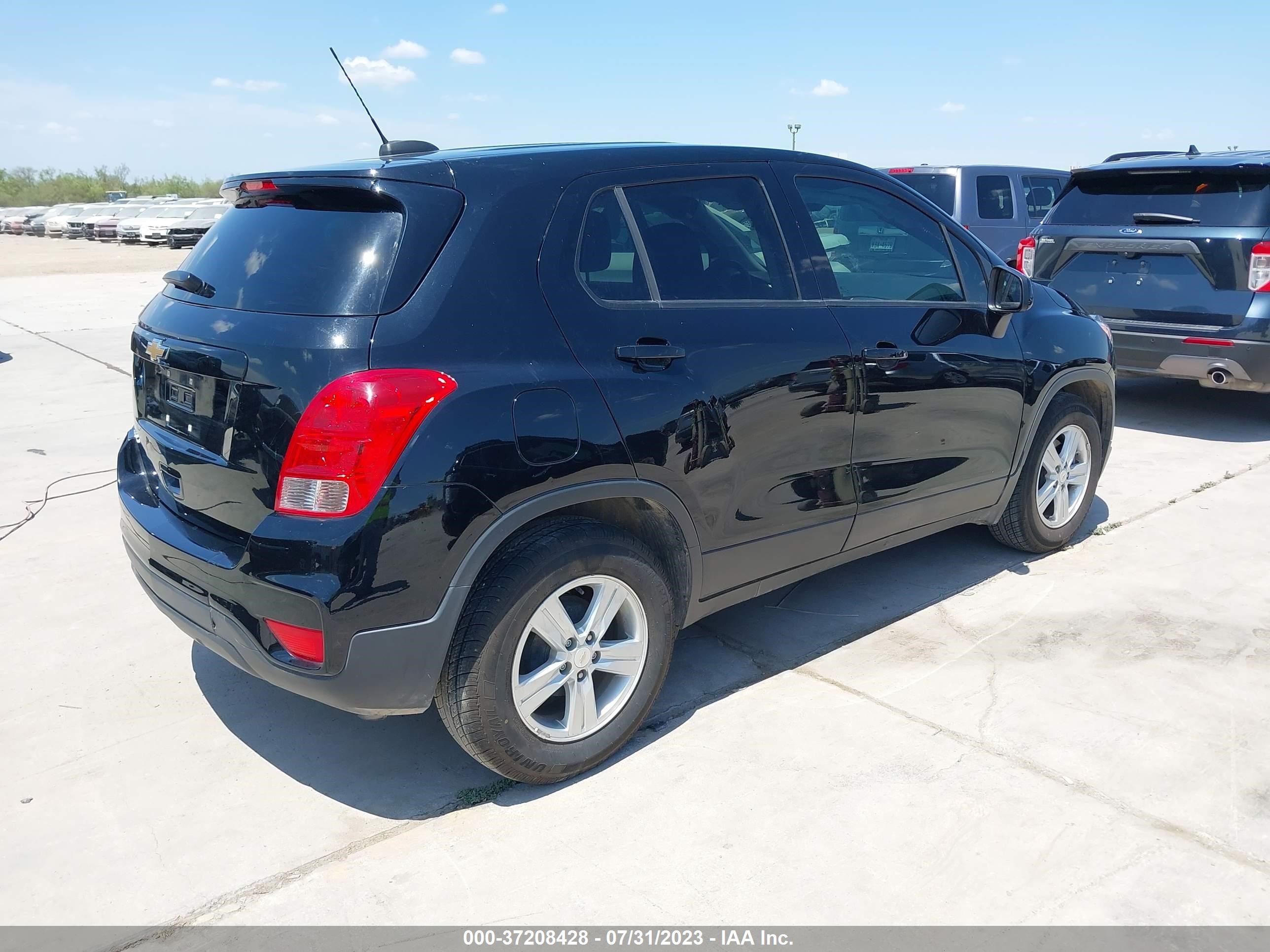 Photo 3 VIN: 3GNCJKSB3LL306242 - CHEVROLET TRAX 