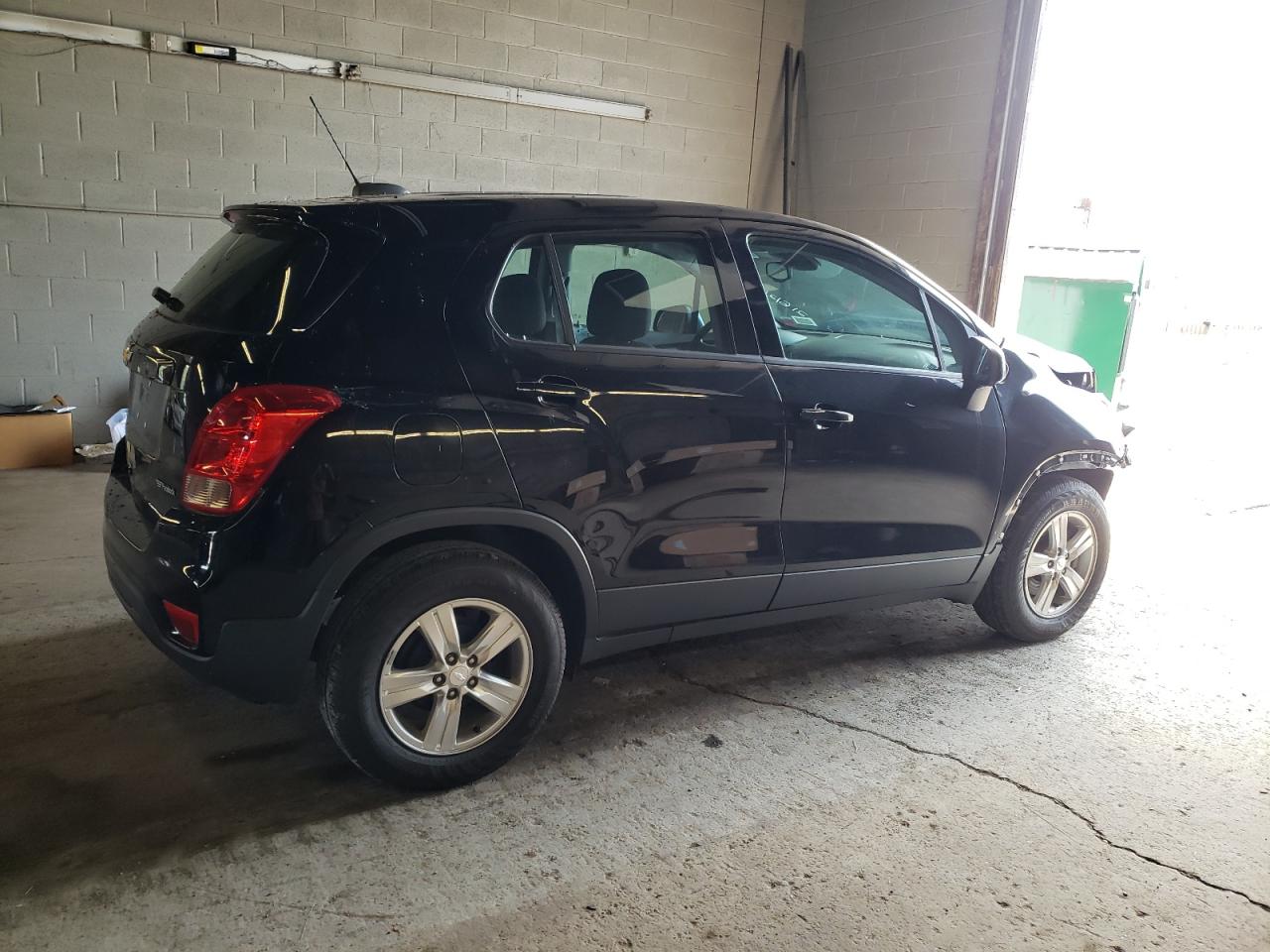 Photo 2 VIN: 3GNCJKSB4KL330905 - CHEVROLET TRAX 