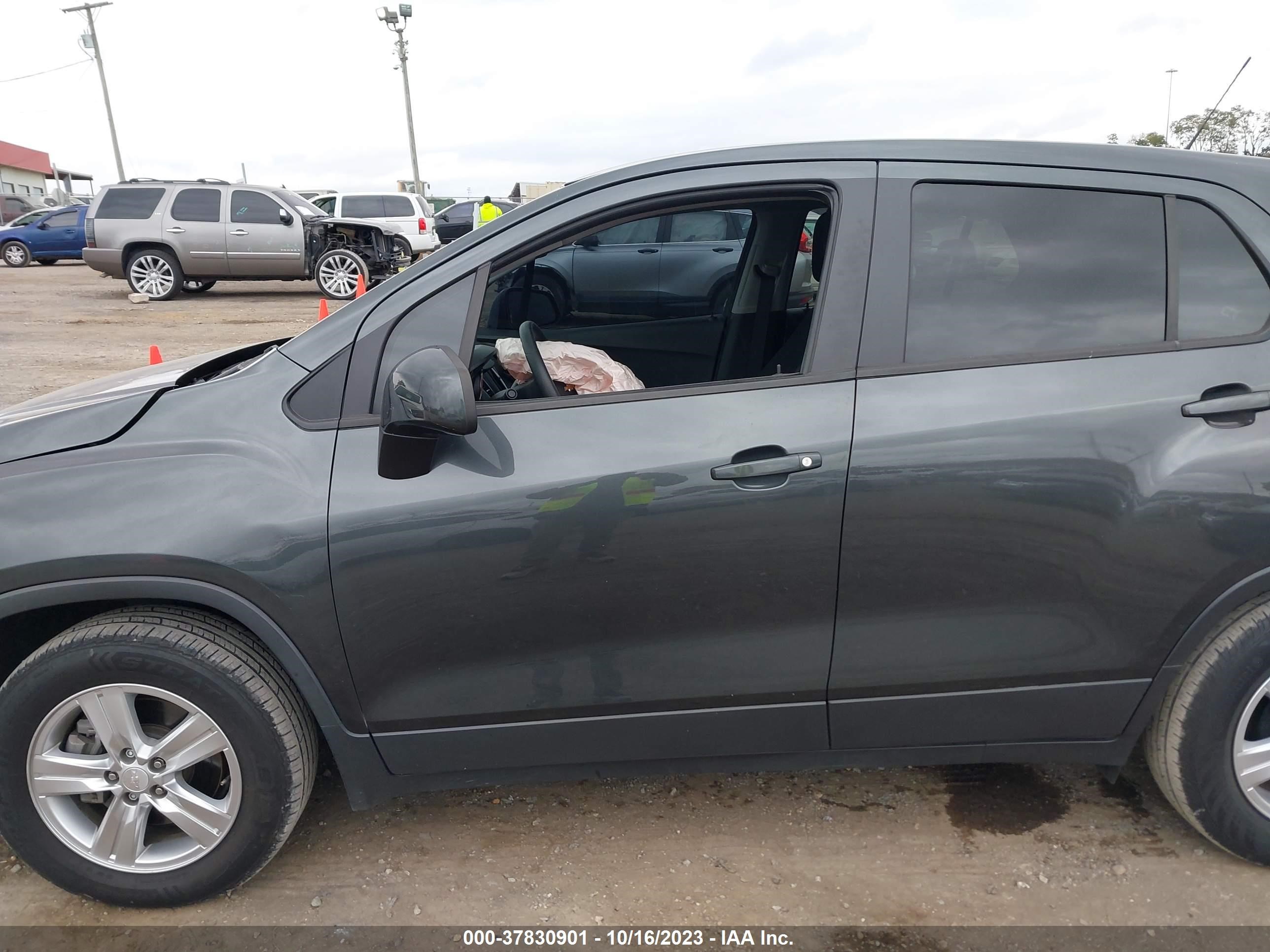 Photo 13 VIN: 3GNCJKSB4LL265300 - CHEVROLET TRAX 