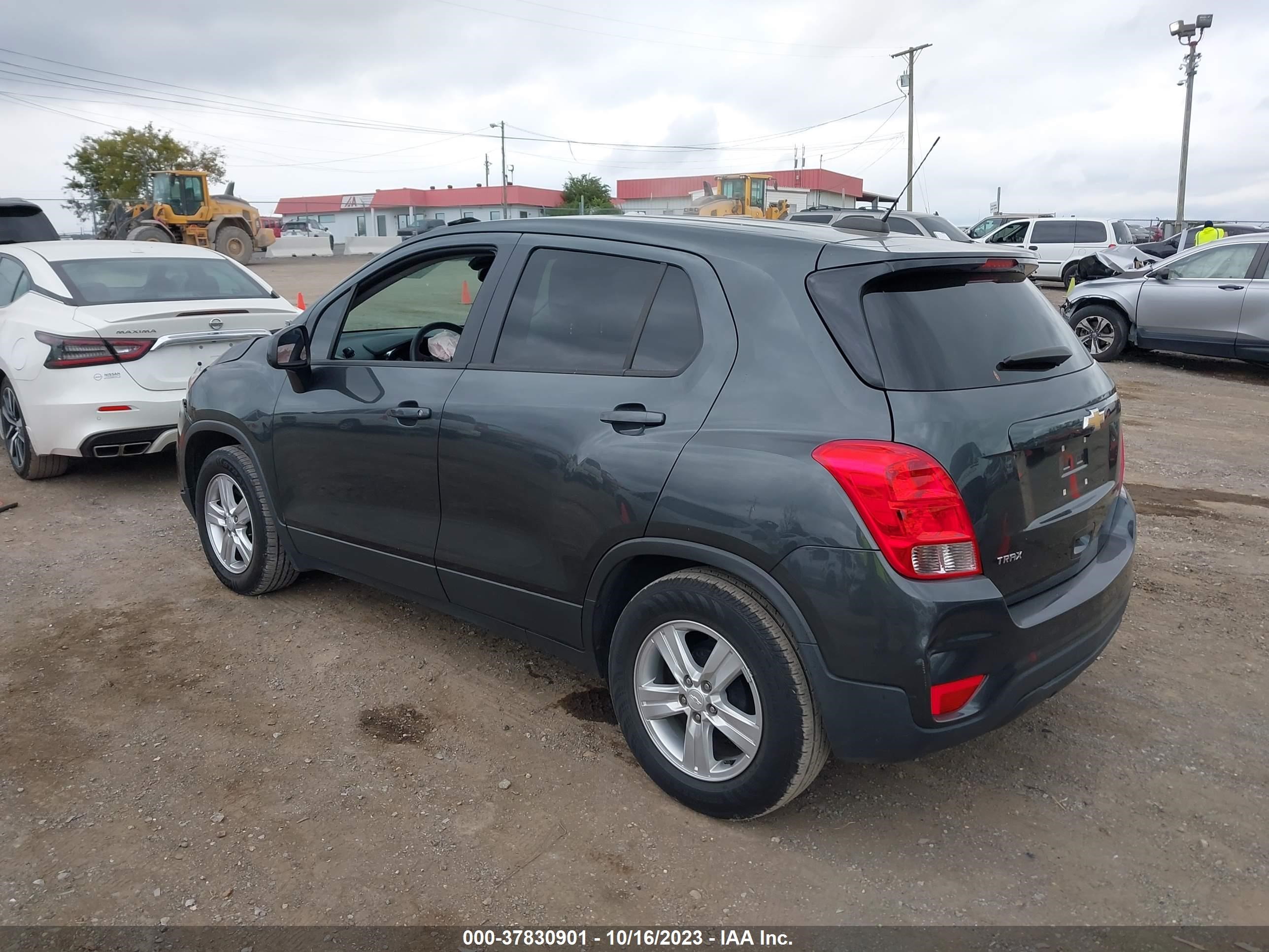 Photo 2 VIN: 3GNCJKSB4LL265300 - CHEVROLET TRAX 