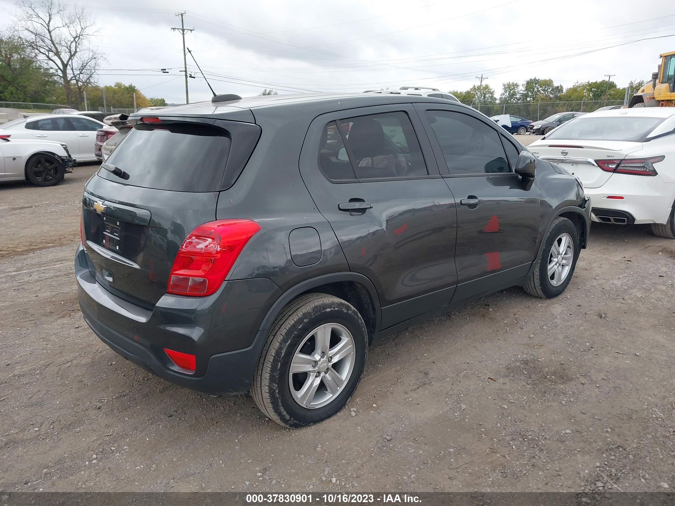 Photo 3 VIN: 3GNCJKSB4LL265300 - CHEVROLET TRAX 