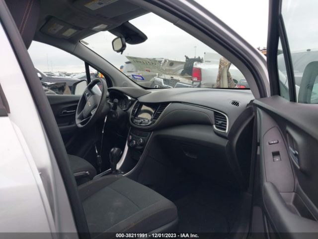 Photo 4 VIN: 3GNCJKSB5KL369793 - CHEVROLET TRAX 