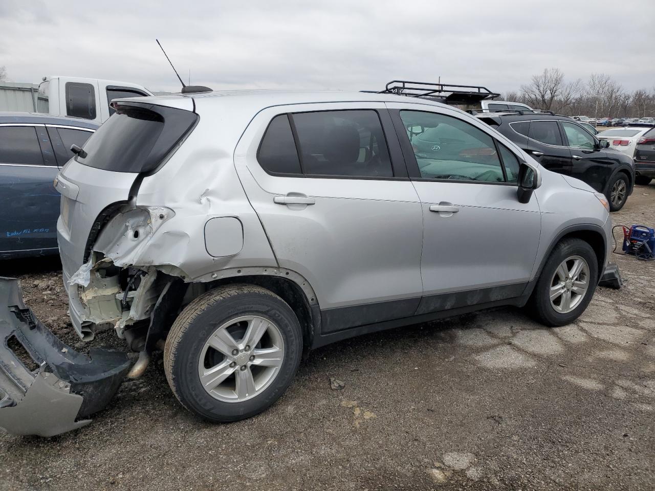 Photo 2 VIN: 3GNCJKSB5LL135137 - CHEVROLET TRAX 