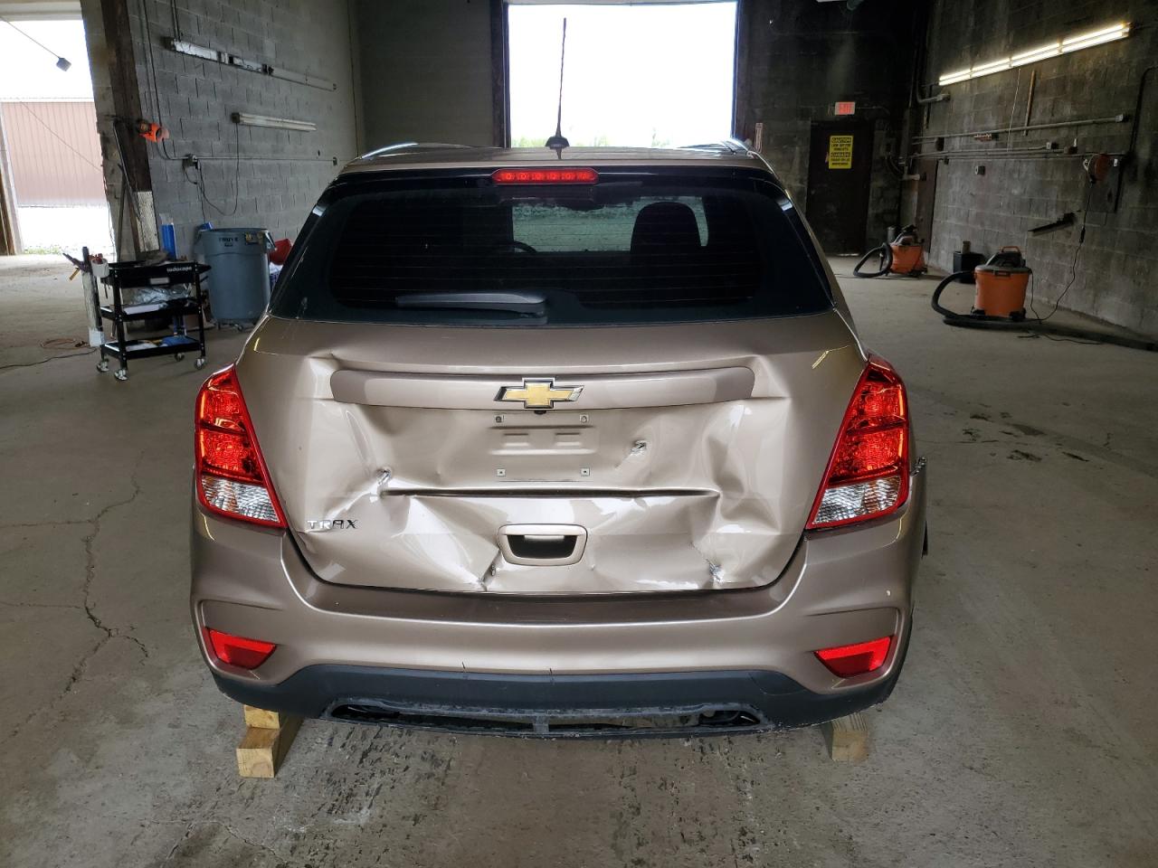 Photo 5 VIN: 3GNCJKSB6JL171643 - CHEVROLET TRAX 