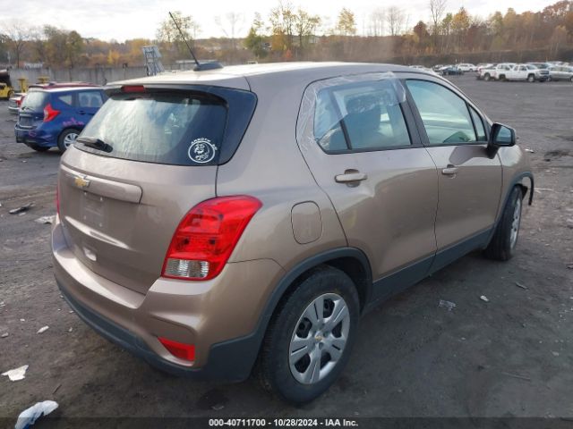 Photo 3 VIN: 3GNCJKSB6JL295119 - CHEVROLET TRAX 