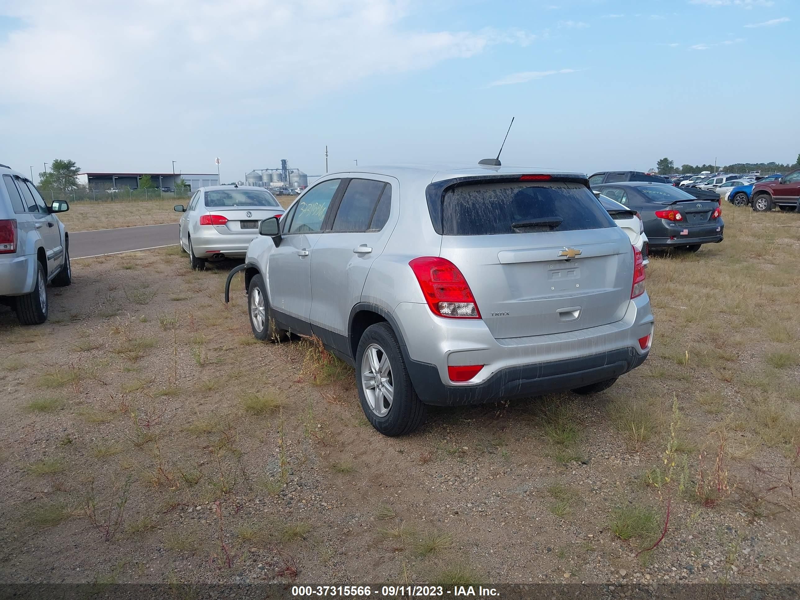 Photo 2 VIN: 3GNCJKSB6LL197243 - CHEVROLET TRAX 